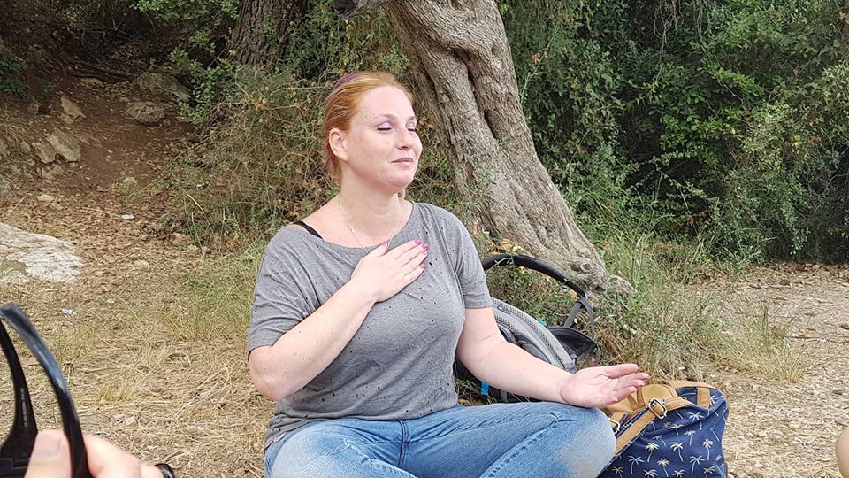 אסתי מי רז - מטפלת הוליסטית